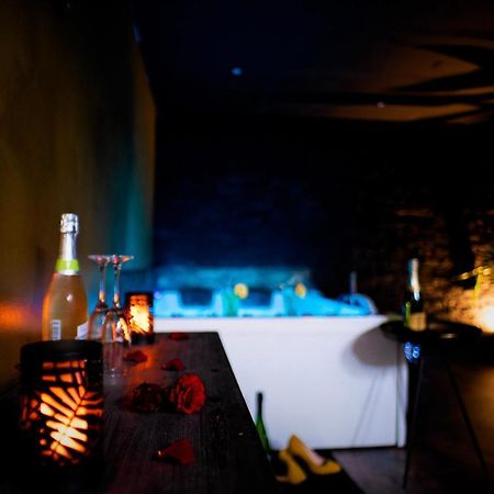 Love Suites & Spa "Le Loft" Avec Jacuzzi Privatif 메디스 외부 사진
