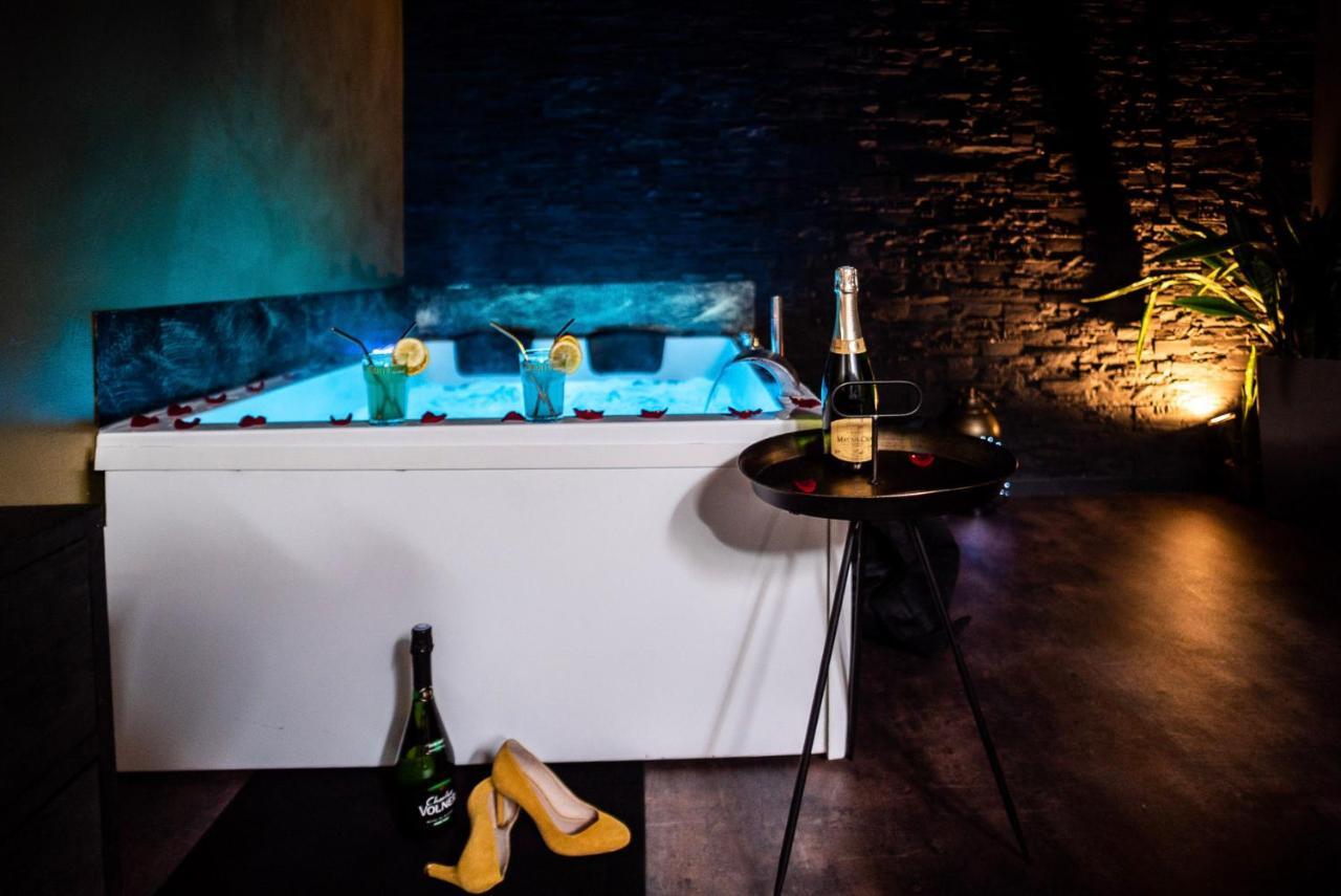 Love Suites & Spa "Le Loft" Avec Jacuzzi Privatif 메디스 외부 사진